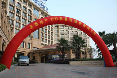 2011名城地產(chǎn)&middot;新絲路模特大賽盛裝啟幕